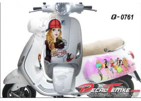 Tem Vespa Cô Gái 0761
