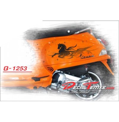 Tem Vespa Con Ngựa